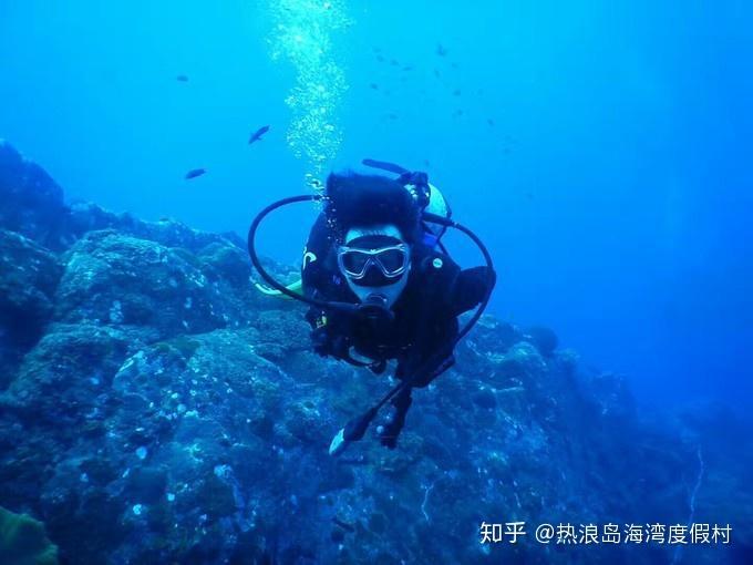 夏季的时尚女孩
